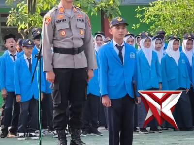 Kapolsek playen pimpin upacara di smp n 3 playen