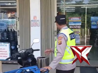 Patroli Himbauan Kamtibmas kepada masyarakat Polsek Belitang III