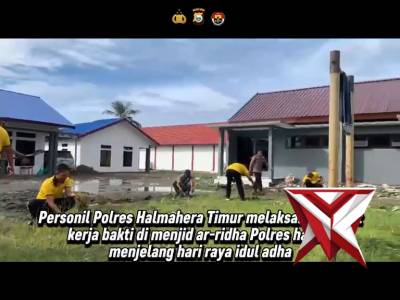 Menjelang idul adha personil polres haltim laksanakan kerja bakti di mesjid ar-ridha polres haltim