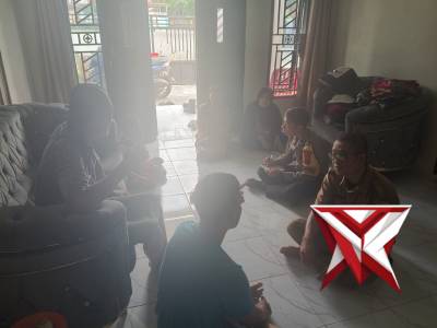 Wujud kepedulian dan pelayanan kepada masyarakat kembali ditunjukkan oleh Bhabinkamtibmas