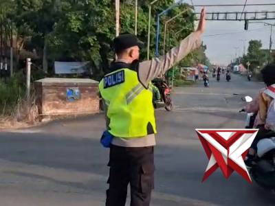 Personil Polsek Belitang I melaksanakan giat Strong Point Pagi - PoliceTube