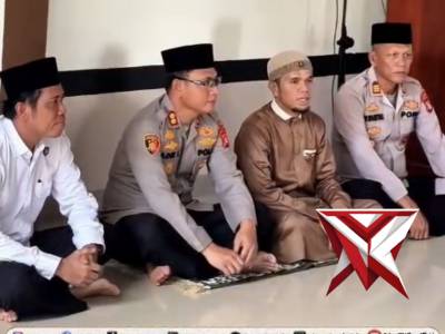 Kegiatan Silahturahmi Kapolres OKU Timur ke Ponpas Darul Qur,an Wal Hadist Dalam Rangka HUT Bhayangk
