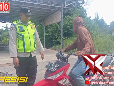 Polsek Semendawai Suku III melakukan giat patroli KRYD disertai himbauan tertib berlalu lintas
