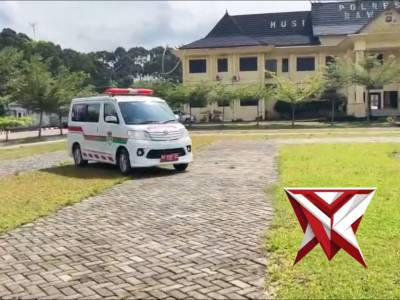 Evakuasi korban yang laka lantas yang selamat Bus ALS dan truk tangki dari RS. Rupit Muratara ke RS.
