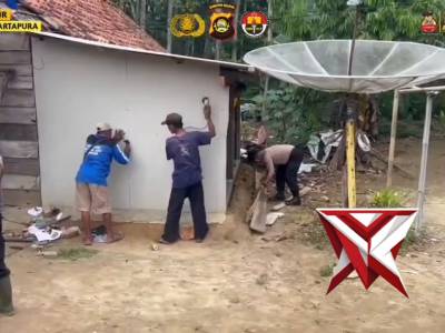 Program bedah Rumah dalam rangka
HUT Bhayangkara ke 80 di desa tumi jaya
kecamatan jayapura