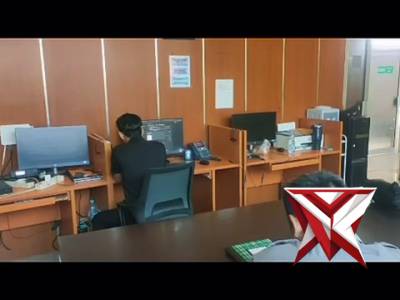 Personil Si Tik Polres Muara Enim Melakukan Pengecekan Perangkat 110 di Ruangan Comcen Polres