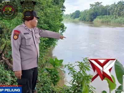 GIAT PENGECEKAN DEBIT AIR POLSEK BP.PELIUNG DI AREA PEMUKIMAN WARGA & HIMBAUAN AGAR TIDAK MANDI - PoliceTube