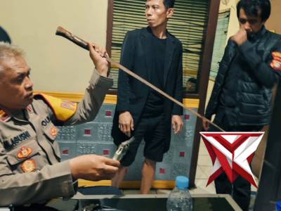 Empat remaja yang diduga hendak melakukan aksi tawuran berhasil diamankan jajaran Polsek Metro Gambi