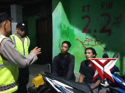 Polsek ngariboyo Patroli dialogis dengan warga desa ngariboyo