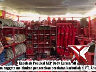 KAPOLSEK PENUKAL ABAB MELAKUKAN PENGECEKAN PERALATAN KARHUTLAH DI PT.ABURAHMI - PoliceTube