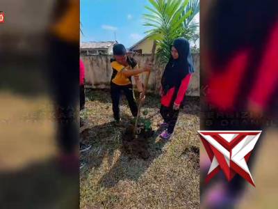 KEGIATAN PENANAMAN TANAMAN P2B ( PERKARANGAN PANGAN BERGIZI ) POLSEK MUARA KUANG KAB. OGAN ILIR.