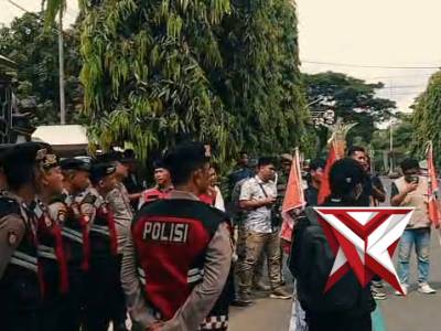 Polres Trenggalek Gelar Pelayanan dan Pengamanan Aksi Damai GMNI di Gedung DPRD

Kepolisian Resor Tr