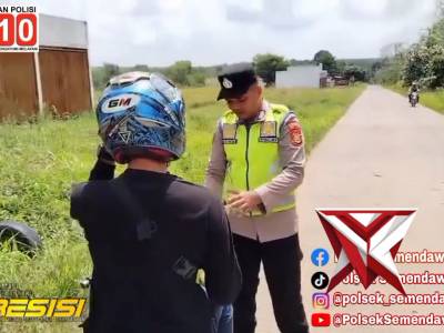 Polsek Semendawai Suku III melakukan giat patroli KRYD disertai himbauan tertib berlalu lintas