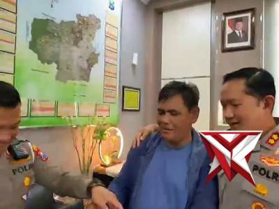 Aksi Berani, Inspirasi Tertib Berlalu Lintas ?? Seorang ibu yang viral karena berani menghadang - PoliceTube