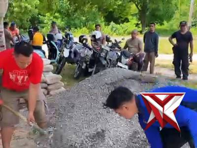 Kegiatan kerja bakti personil polres MBD di masjid polres MBD - PoliceTube
