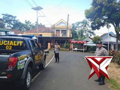 PATROLI DIALOGIS KRYD SIANG HARI UNTUK MENJAGA STABILITAS KAMTIBMAS DI WILKUM POLSEK GUCIALIT
