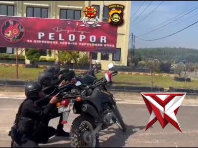 PERSONEL KOMPI 2 BATALYON D PELOPOR MELAKSANAKAN GIAT LATIHAN PHH - PoliceTube