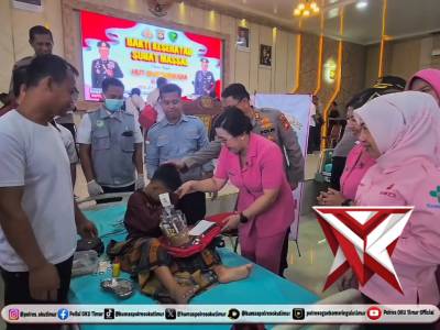 BAKTI SOSIAL SUNATAN MASSAL DALAM RANGKA HUT BHAYANGKARA KE 80 POLRES OKU TIMUR