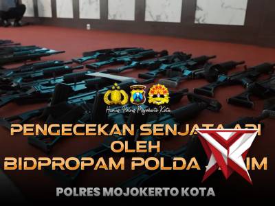 Mitigasi Propam Polda Jatim dalam giat pemeriksaan Senpi di Polres Mojokerto Kota