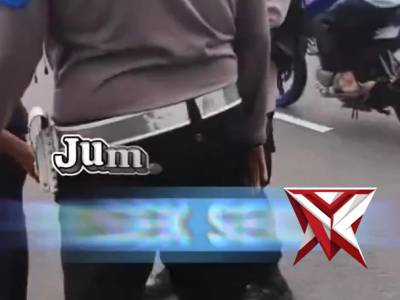 Polisi menyapa, berbagi kebahagiaan dengan sesama. ?? - PoliceTube