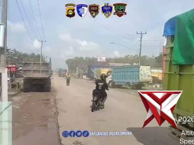 Patuhi arahan petugas, tetap pada jalurnya dan monitor perkembangan informasi arus lalin