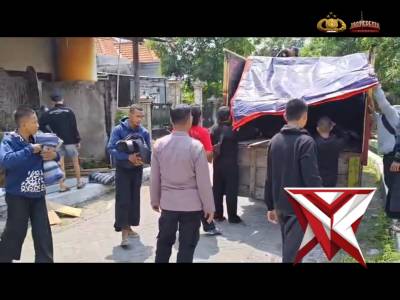 Pengaman perguruan - PoliceTube