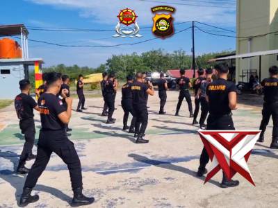 Giat Latihan Beladiri Polri Kompi 2 Batalyon D Pelopor - PoliceTube