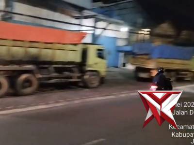 Anggota unit Sabhara Polsek Lawang laksanakan kegiatan Patroli malam hari di Daerah Lawang