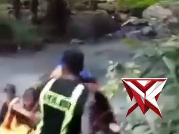 Polisi Bersama Tim SAR Gabungan Gerak Cepat Tangani Insiden WNA Jatuh di Cunca Wulang