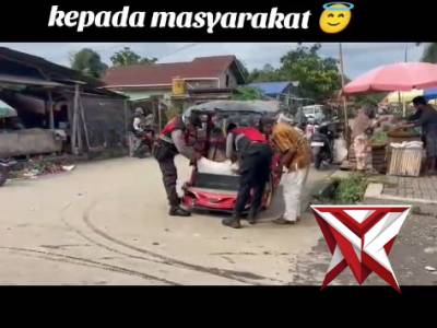 Wujud kepedulian kepada masyarakat, Tim Presisi Samapta Polres Kotamobagu membantu warga