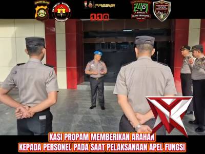 Kasipropam Polres Muara Enim memberikan arahan kepada personil Polres Muara Enim