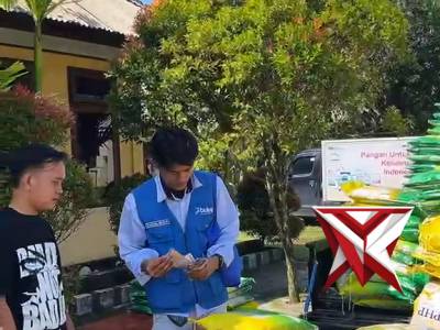 Giat pasar murah polsek karang jaya
