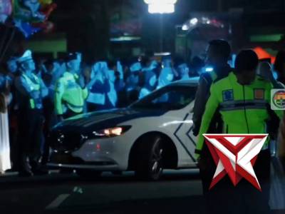 Polres Trenggalek Kawal Keberangkatan Rombongan Calon Jemaah Haji ke Surabaya - PoliceTube