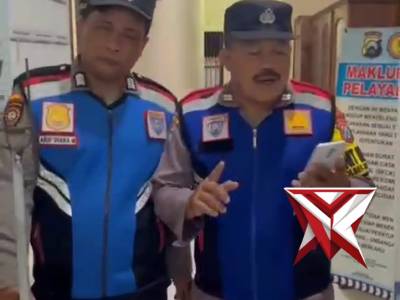 Evakuasi Sarang Tawon Vespa di Ponpes Tahfidzil Qur&rsquo;an Darul Hikmah
