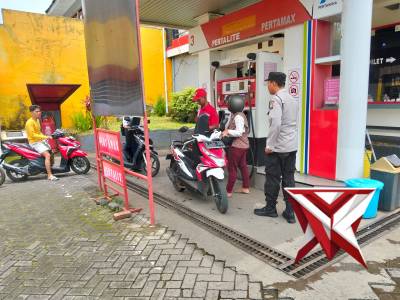 Dengan kehadiran polisi di tengah aktivitas