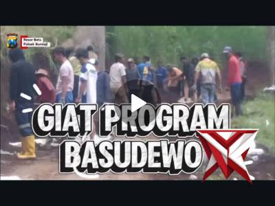 Kerja bhakti bersama warga