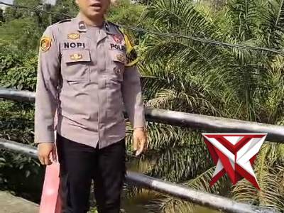 giat bahbin polsek Nibung mengecek debit air yg ada di desa di kec.Nibung