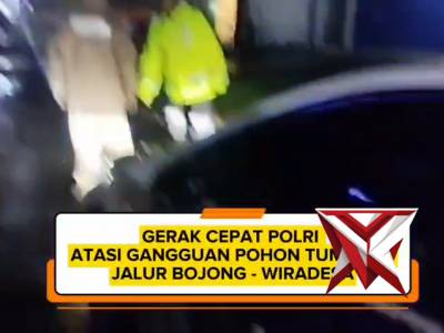 Polsek Bojong dan Tim Gabungan Evakuasi Pohon Tumbang di Babalanlor