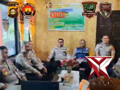 Kapolsek dan bhabinkamtibmas Polsek Semendo mengikuti zoom dari polres muara Enim yang di pimpin ole