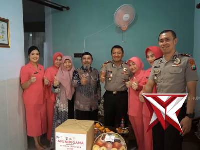 Polres Probolinggo melaksanakan kegiatan anjangsana dengan mengunjungi para purnawirawan Polri
