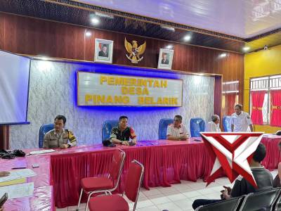 *Giat Bhabinkamtibmas Polsek Gunung megang membantu memberikan BLD-DD (Bantuan Langsung Tunai Dana D