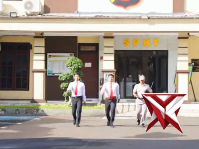 Wakapolres Kediri Kota Pimpin Apel Pagi Personel di Halaman Mako Polres Kediri Kota
