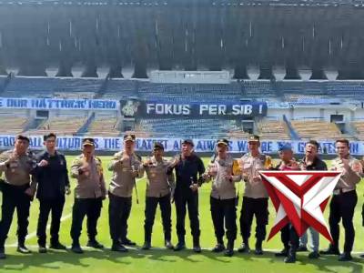 KAPOLRESTABES BANDUNG PIMPIN APEL PENGAMANAN PERTANDINGAN  PERSIB BANDUNG VS PERSIJAP JEPARA DI GBLA