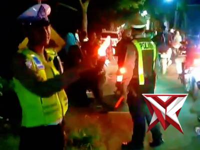 Polsek Pakal Laksanakan Pengamanan kepulangan suporter - PoliceTube