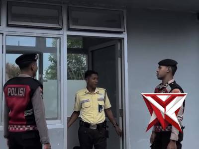 PERSONIL SAMAPTA MELAKSANAKAN PATROLI HUMANIS - PoliceTube