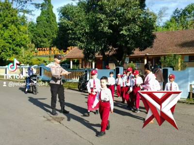 Pengaturan Pagi, Wujud Kepedulian Polri untuk Anak Sekolah - PoliceTube