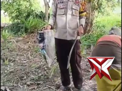 Bhabinkamtibmas Polsubsektor Pelalawan Membantu Warga Lanjut Usia