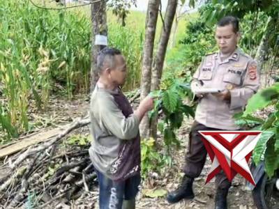 Mi 2
Bhabinkamtibmas Polsek Tanjung Agung melakukan sambang dan memberikan himbauan karhutbunlah