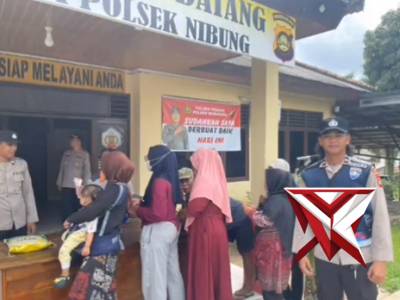 Gerakan Pasar Murah berupa beras oleh Bulog oleh Polsek Nibung - PoliceTube