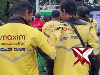 Ditlantas polda Kalbar dan Polresta ptk kota melaksanakan kopdar kambtibmas bersama komunitas ojol - PoliceTube